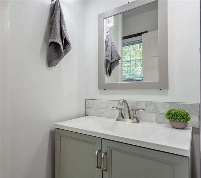 Building Photo - 6680 Williamson Dr NE