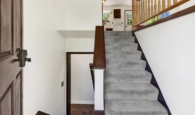 Building Photo - Spacious 4 Bedroom, 2 Bathroom Home