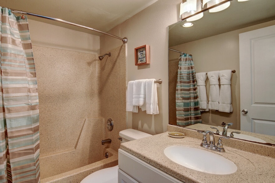 Building Photo - 14810 Windward Dr