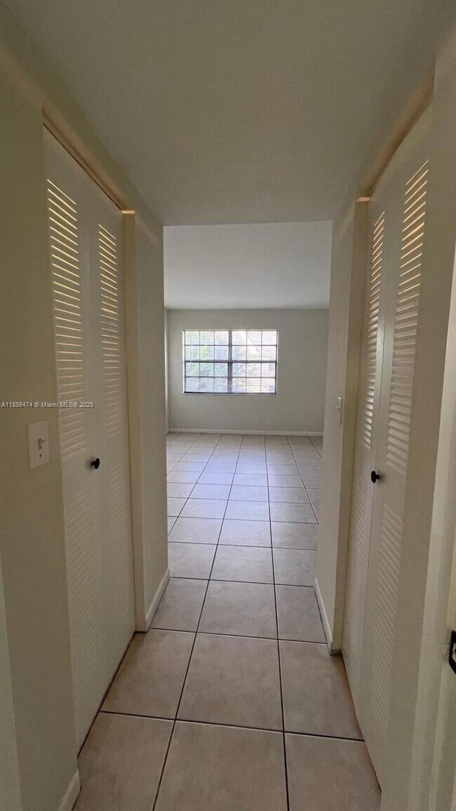 Building Photo - 4310 Crystal Lake Dr