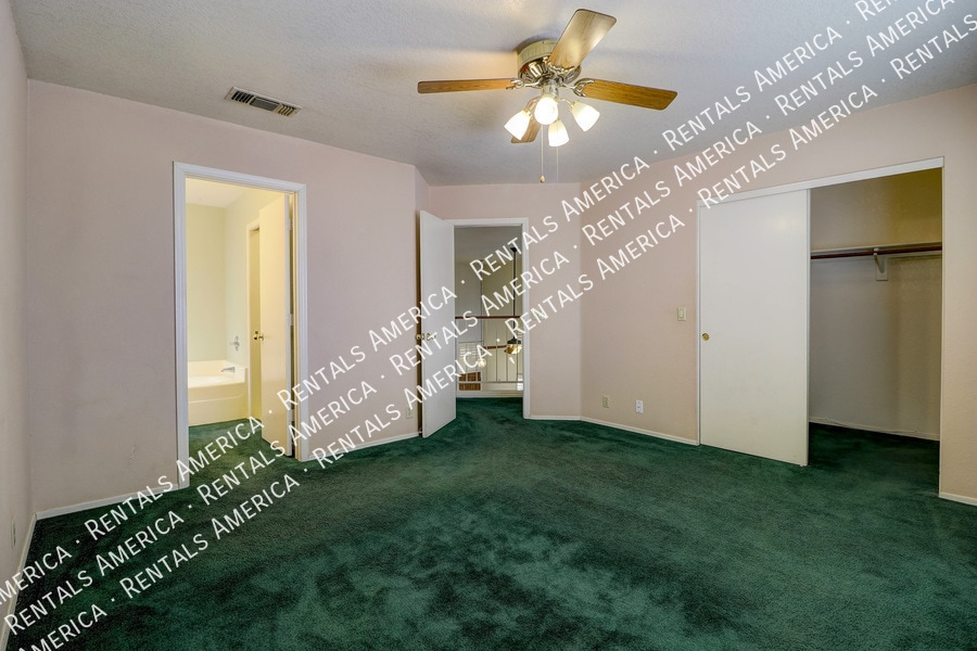 Building Photo - 2517 W Knox Rd