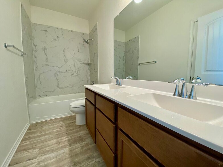 Building Photo - 344 Blacktail Dr