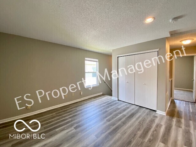 Building Photo - 10902 Glenayr Dr