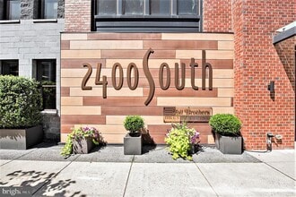 Building Photo - 600 S 24th St