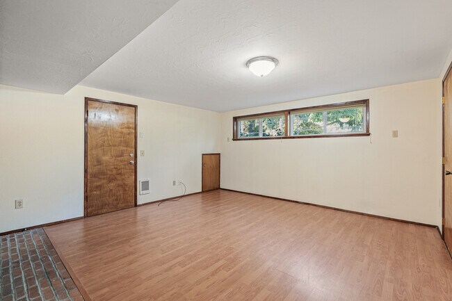 Building Photo - 415 N 179th Pl