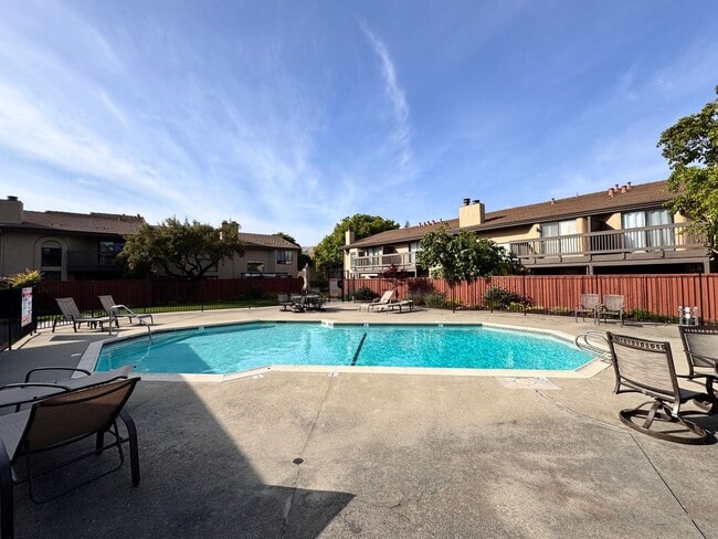 Building Photo - Move In Ready! Fremont 3 beds 2 baths Near Niles Canyon and Mission