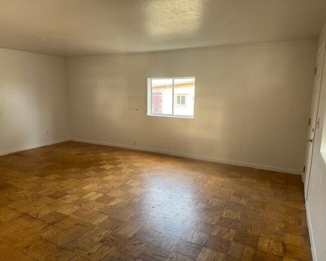 Building Photo - Charming 2 Bedroom 1 Bath Home In Mayer!