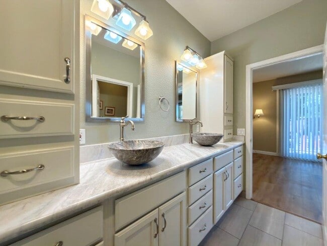 Building Photo - Coveted Napa Yacht Club 3 Bedrooms, 2 1/2 Bathrooms, w/ 1st Level Primary Bedroom/Bath