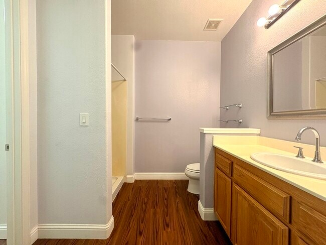 Building Photo - Beautiful 3 Bedroom, 2 Bathroom Home Walking Distance To The Fountains / Galleria!