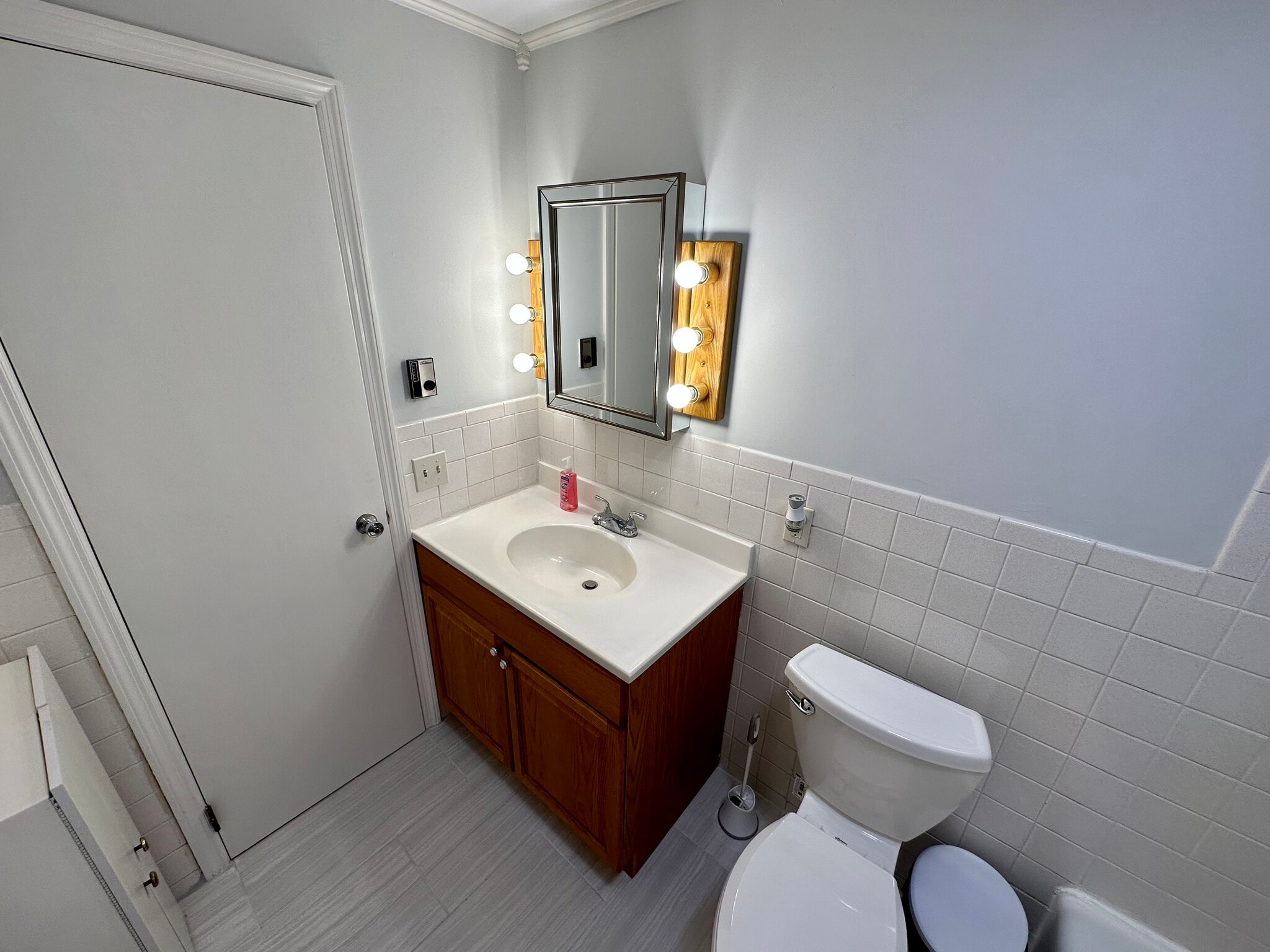 Building Photo - 160 Sunset Dr