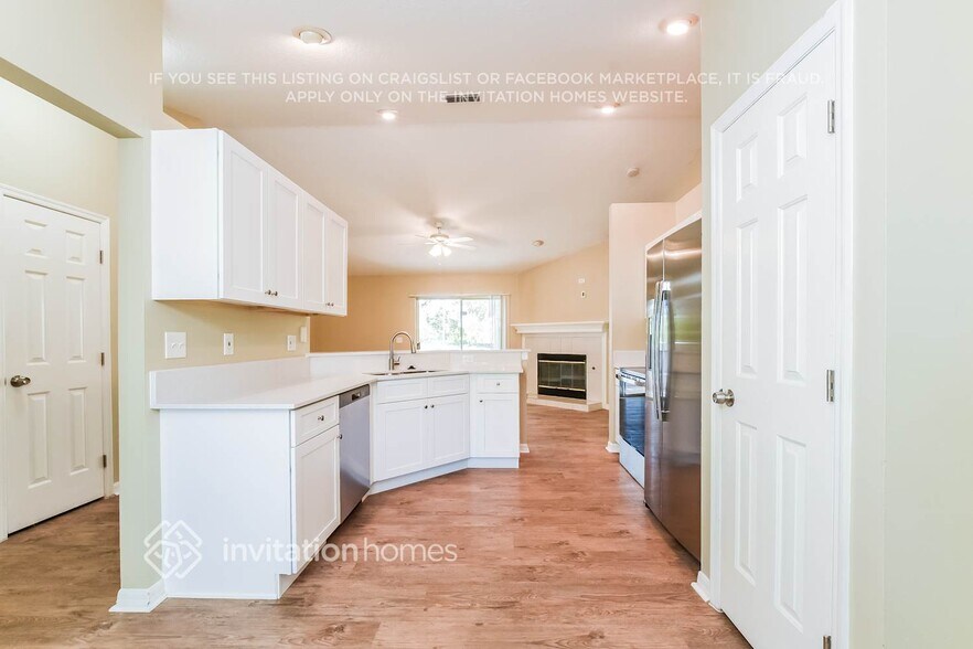 Building Photo - 635 Park Valley Cir