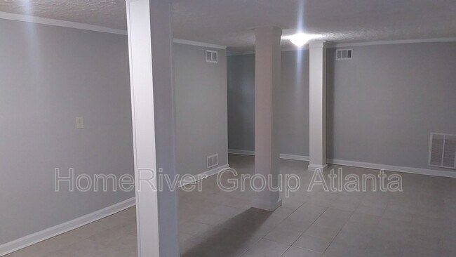 Building Photo - 1715 Highland Pl