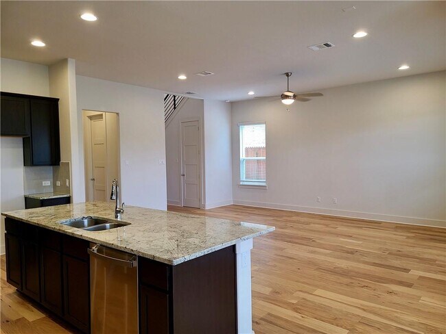 Building Photo - 1265 Summerbrooke Cir
