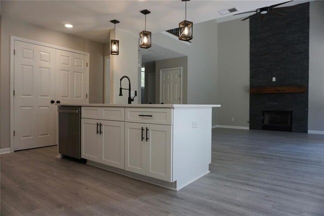 Building Photo - 510 Parkstone Ln