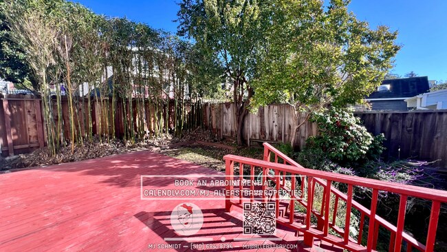 Building Photo - Spacious 2 bedroom Home w/ Backyard, Garage, and pet friendly!