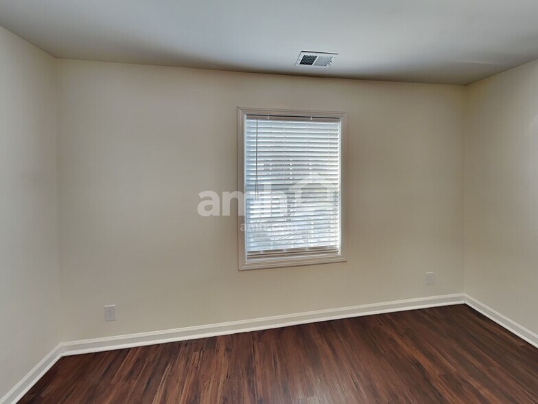 Building Photo - 1205 Chapmans Retreat Dr