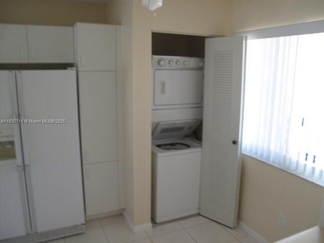 Building Photo - 9511 Weldon Cir