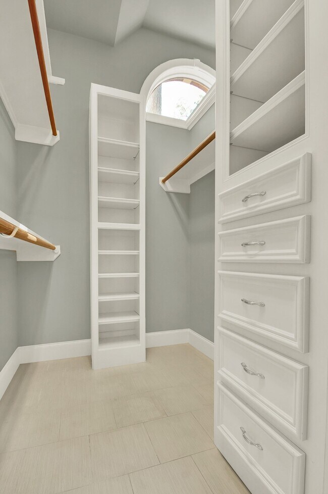 Building Photo - 13714 Gainesway Dr