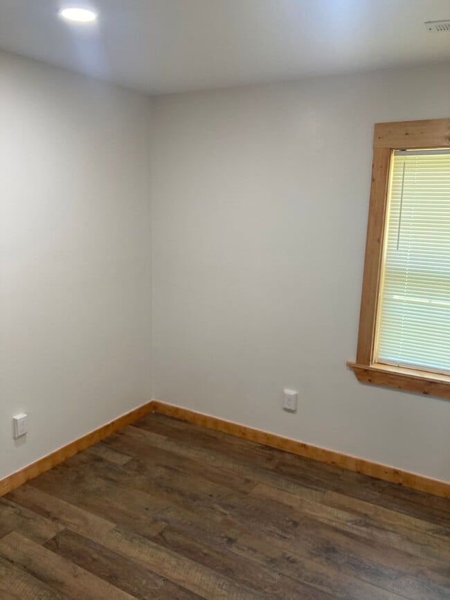 Building Photo - 326 N Elm St NW