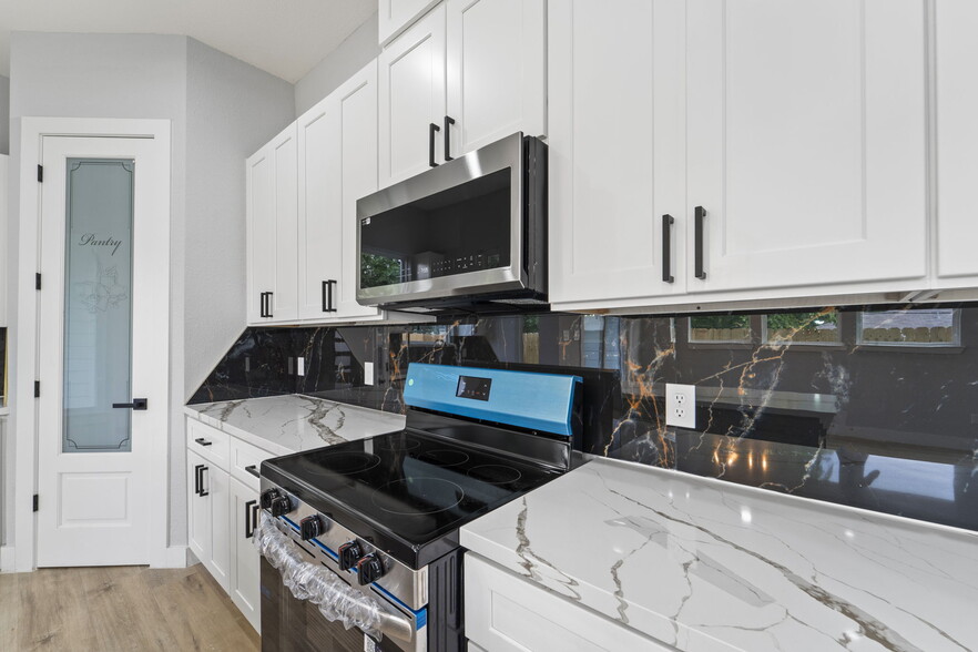 Building Photo - 6631 Foster St