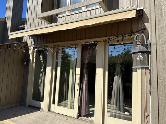 Building Photo - 8 Weybridge Pl