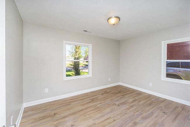 Building Photo - 358 Sheridan Dr