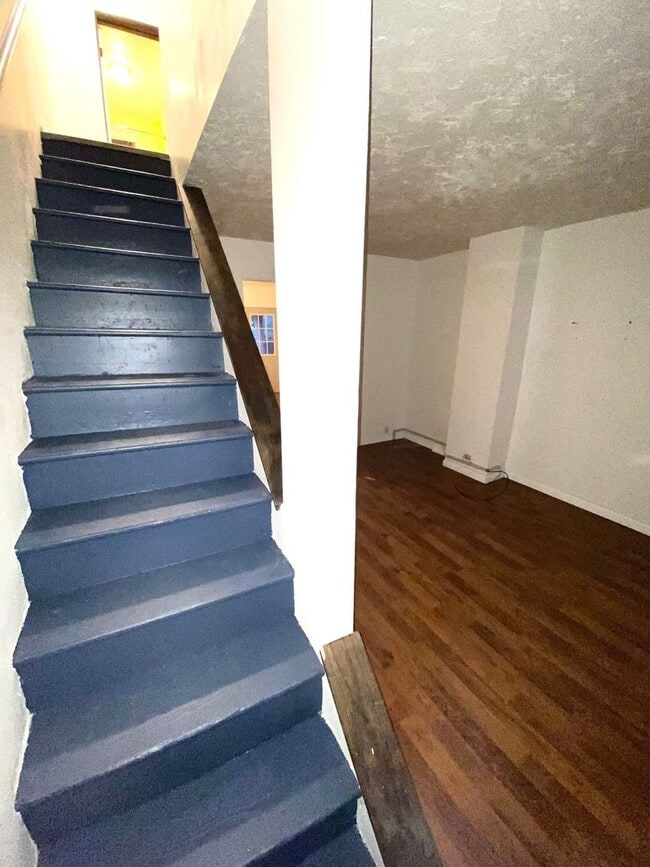 Building Photo - Great 2 Bedroom, 1 Bathroom in McKees Rock...