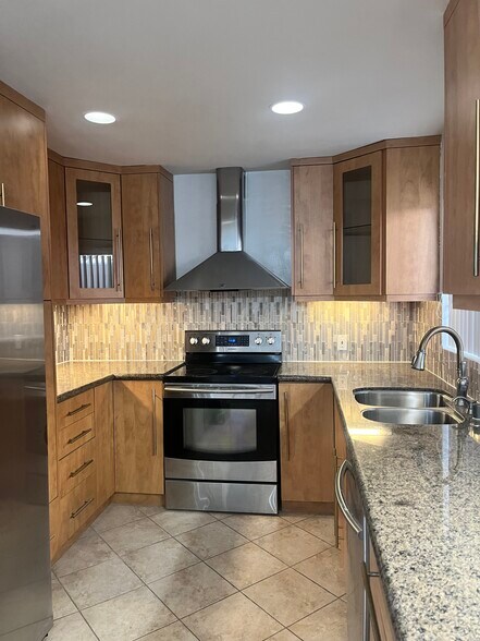 kitchen - 2940 N Verdugo Rd