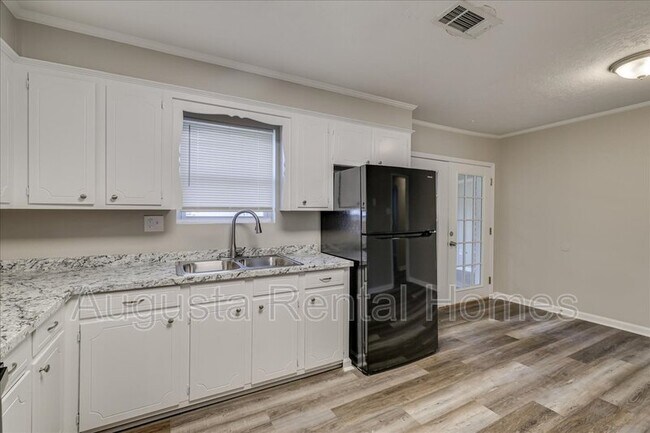 Building Photo - 3603 Columbine Dr