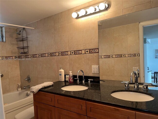 Building Photo - 2920 Point E Dr