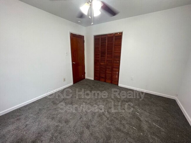 Building Photo - 552 E Grumman Dr