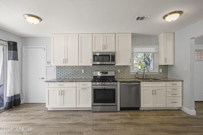 Building Photo - 6 Rockwell Cir