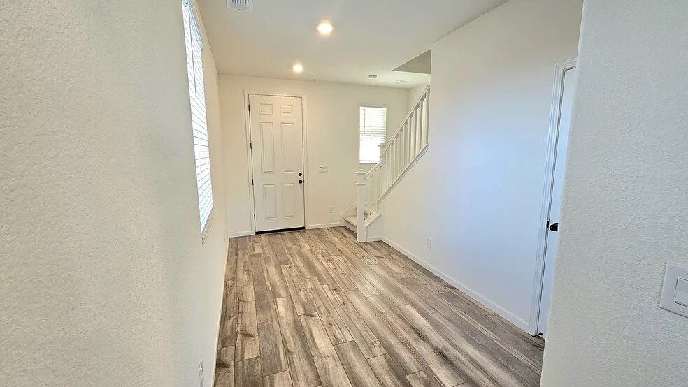 Building Photo - 4586 Butterfly Ridge Dr