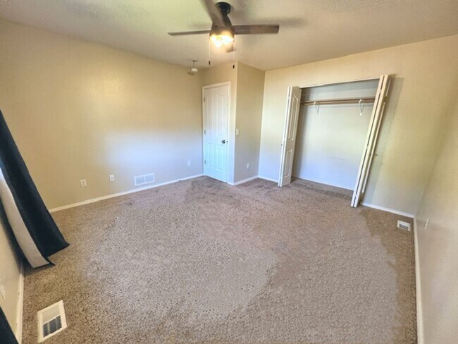 Building Photo - Spacious and Bright Eagle River Home with a Gorgeous View!