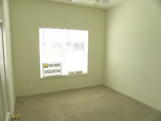 Building Photo - Independence South Brick Townhouse Community next to Golf Course w/ Patio, Nice Master, Vaulted C...