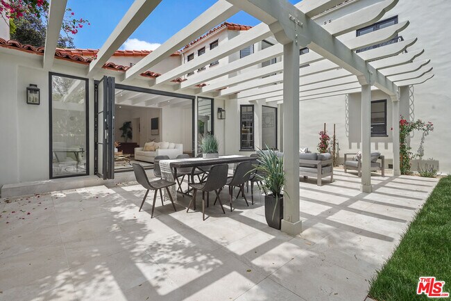 Building Photo - 712 N Rodeo Dr