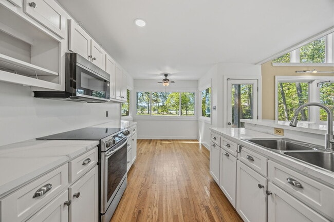 Building Photo - 709 Orchard Ln