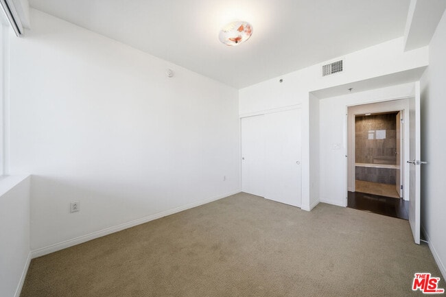 Building Photo - 3785 Wilshire Blvd