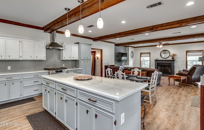 Building Photo - 1998 MS-16