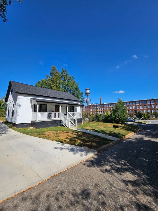 Building Photo - 12 2nd St