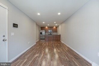 Building Photo - 140 S 46th St