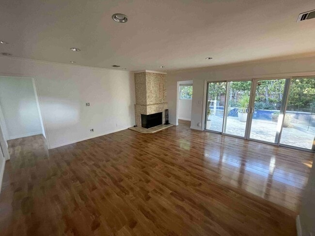 Building Photo - UPGRADED SMART HOME IN PRESTIGIOUS ENCINO VILLAGE!