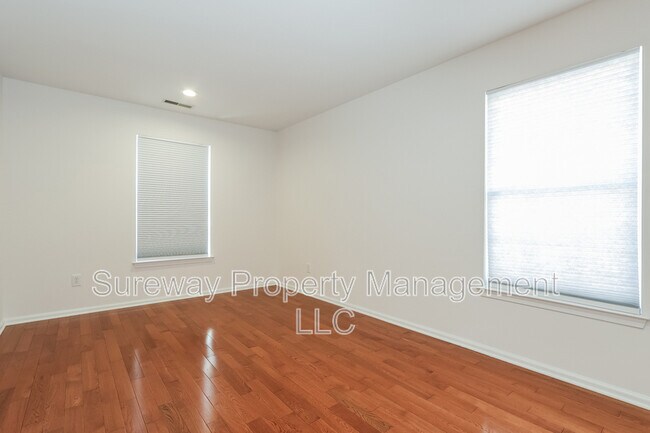 Building Photo - 18 Leighton Dr