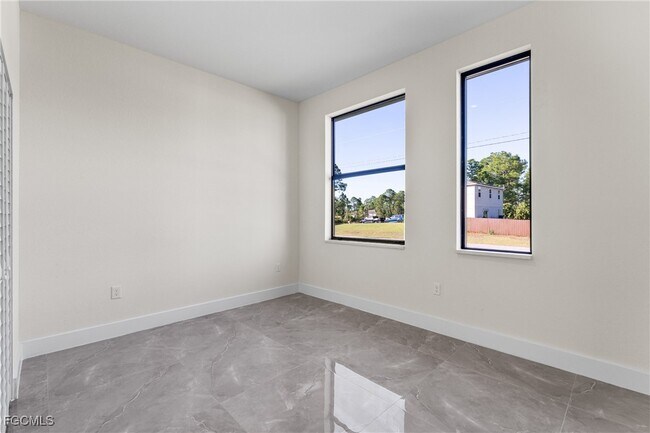 Building Photo - 1134 Cummings St E