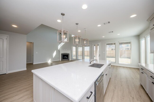 Building Photo - 29819 Breezy Pnes Lp