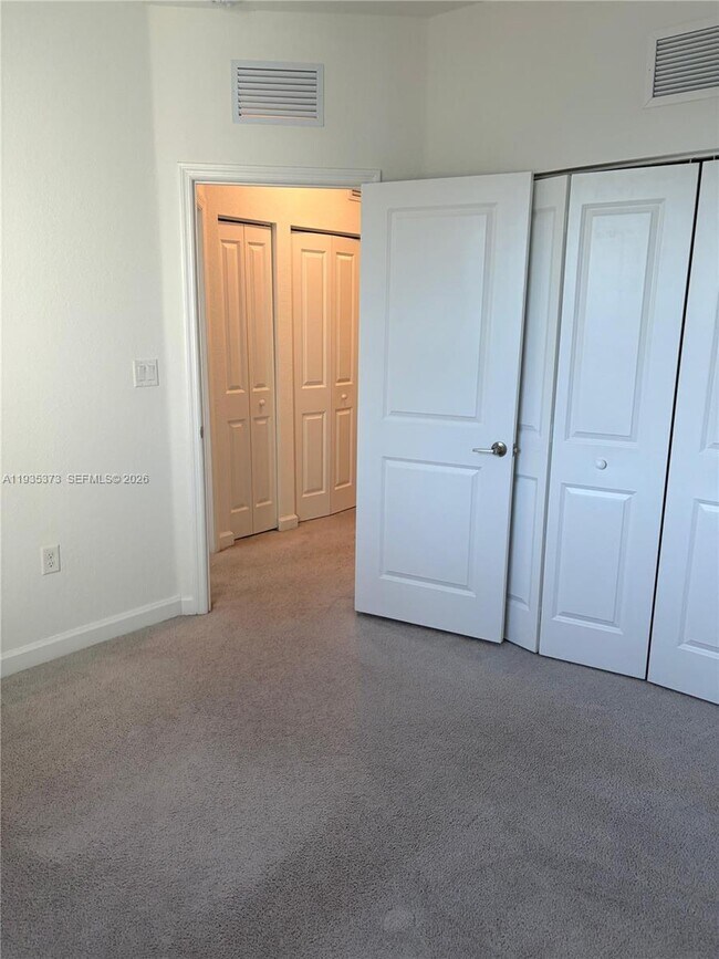 Building Photo - 2661 SE 10th St