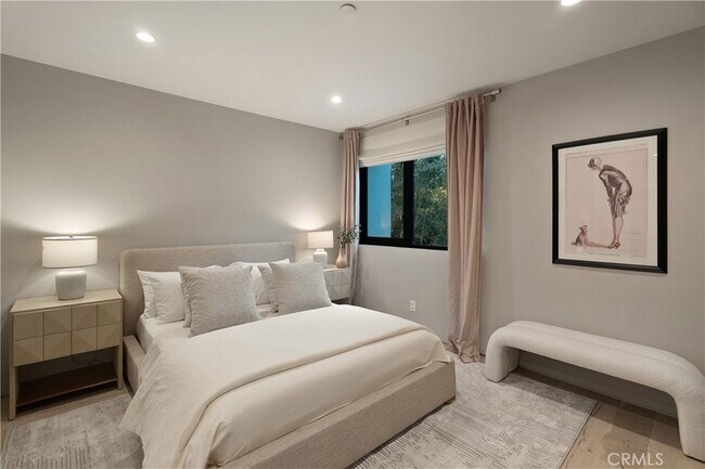 Building Photo - 4242 Vantage Ave