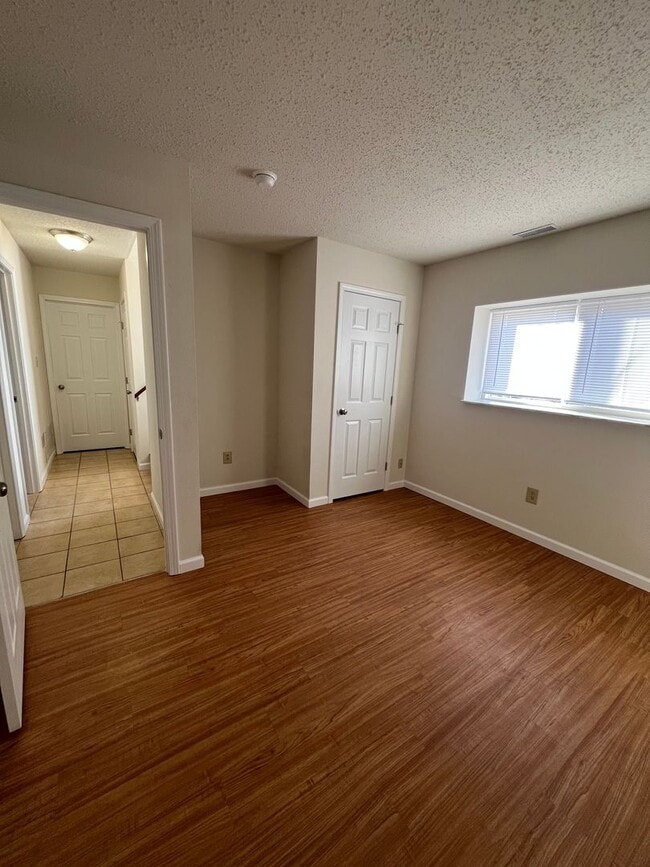 Building Photo - 4 bed 1.5 bath home close to I-44