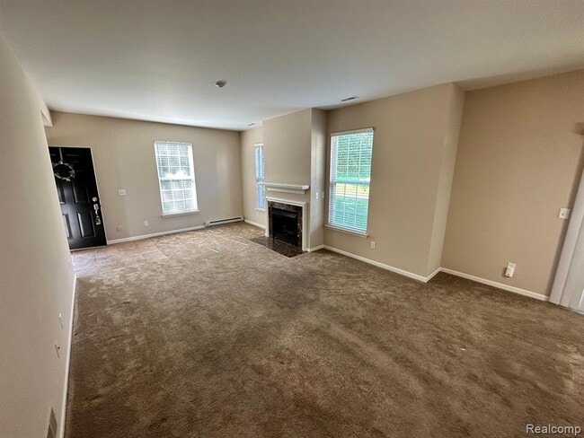 Building Photo - 2354 Pinecroft Dr