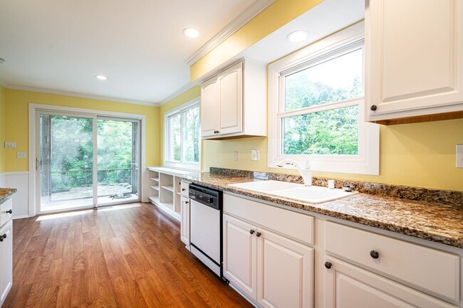 Building Photo - LIVE ON LAKE MICHIGAN IN THIS SPACIOUS CONDO!